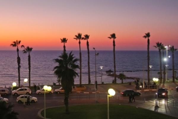 Isramax Apartment Near The Beach. Bat Yam Extérieur photo